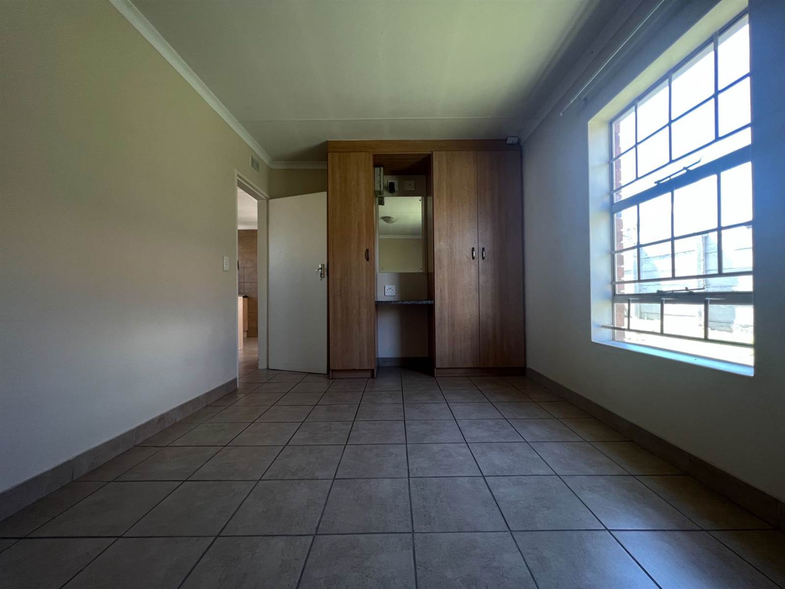 2 Bed Townhouse in Olievenhoutbos photo number 15