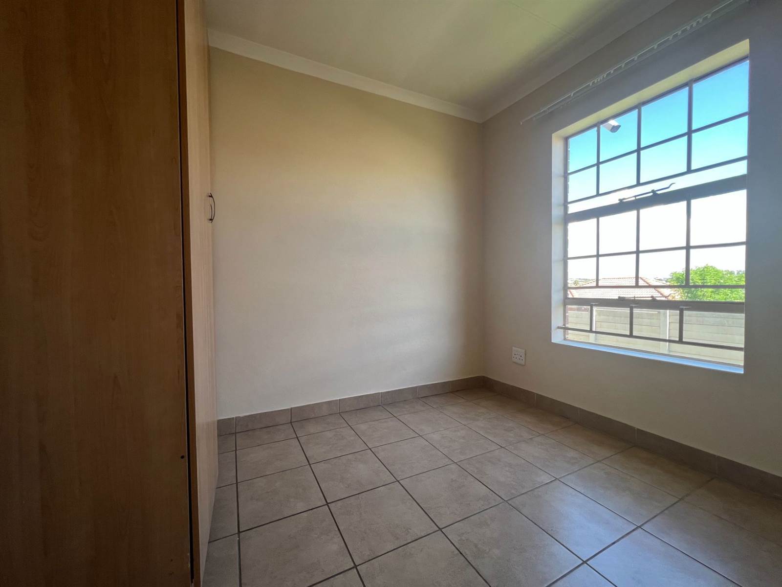 2 Bed Townhouse in Olievenhoutbos photo number 9