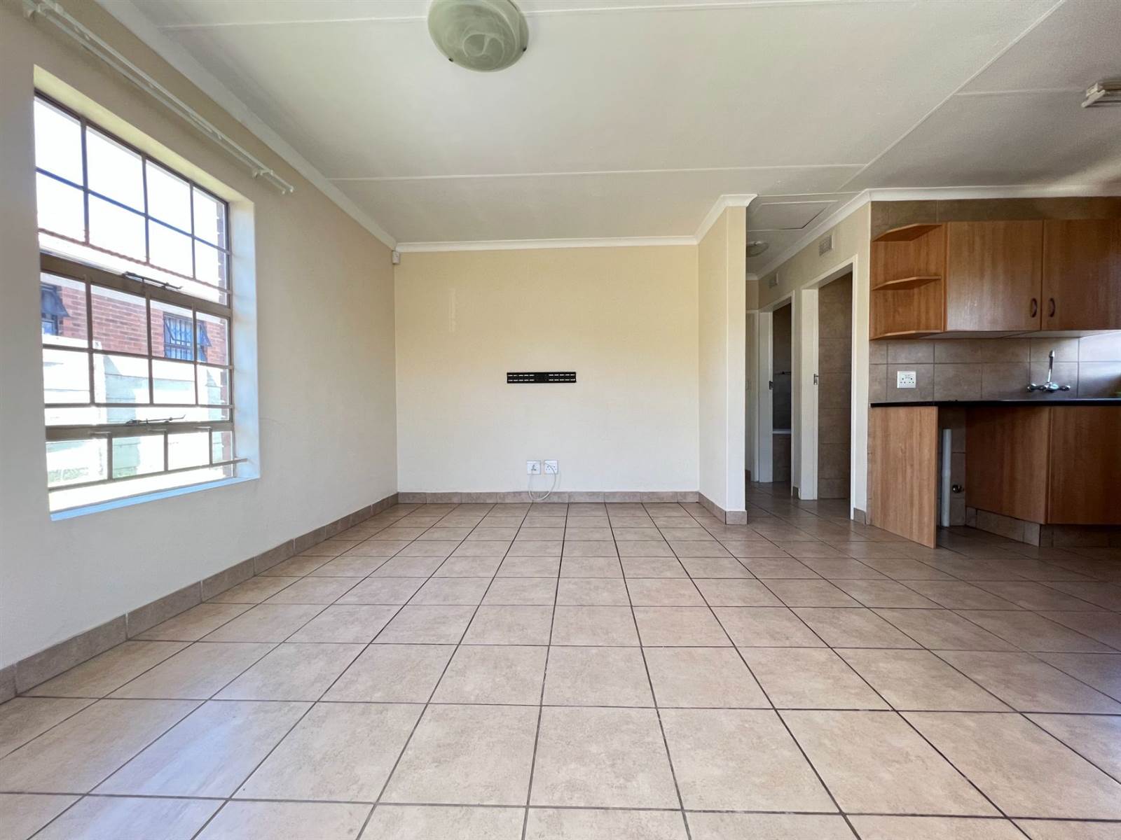 2 Bed Townhouse in Olievenhoutbos photo number 5