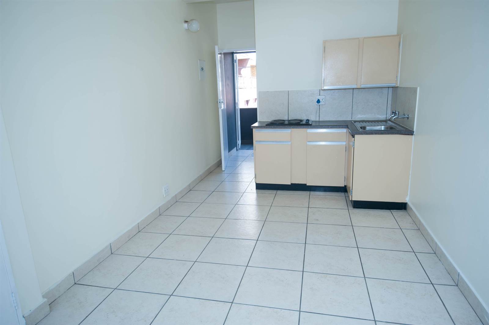 0.5 Bed Flat in Pretoria Central photo number 5