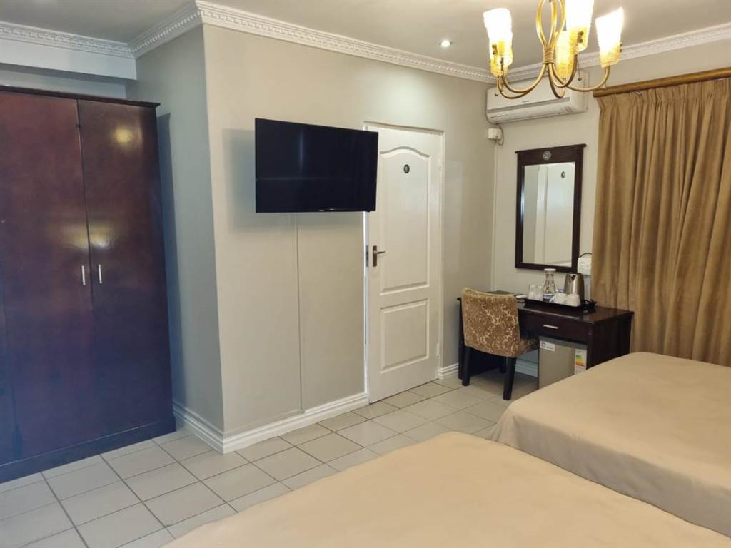 11 Bed, Bed and Breakfast in Rondebosch East photo number 9