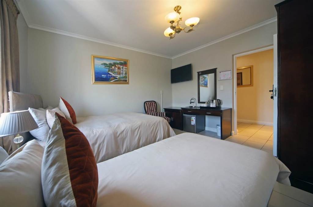 11 Bed, Bed and Breakfast in Rondebosch East photo number 16