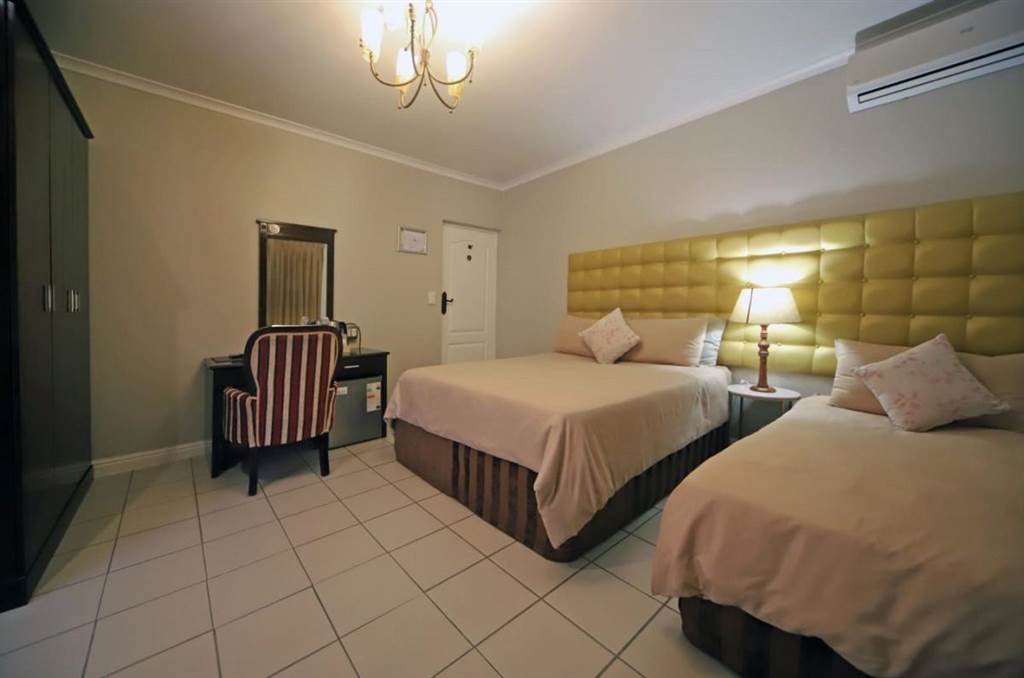 11 Bed, Bed and Breakfast in Rondebosch East photo number 6
