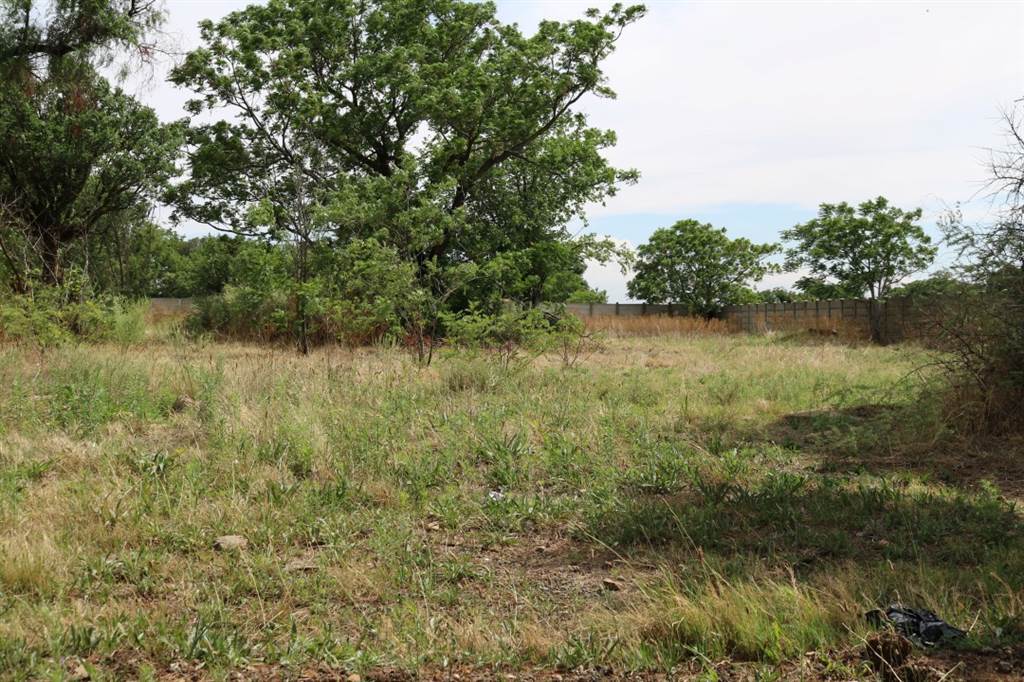 8070 m² Land available in Riversdale photo number 1