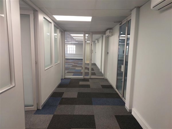 128  m² Commercial space in Bryanston