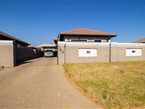 House in Vanderbijlpark Central