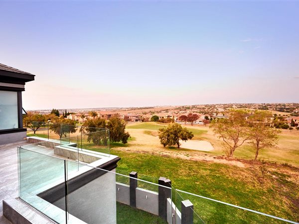 7 Bed House in Blue Valley Golf Estate