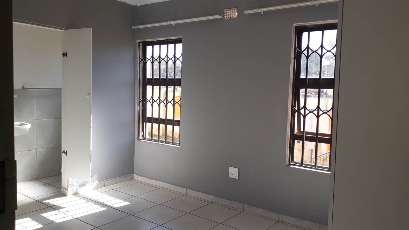 2 Bed Apartment in Grobler Park photo number 19