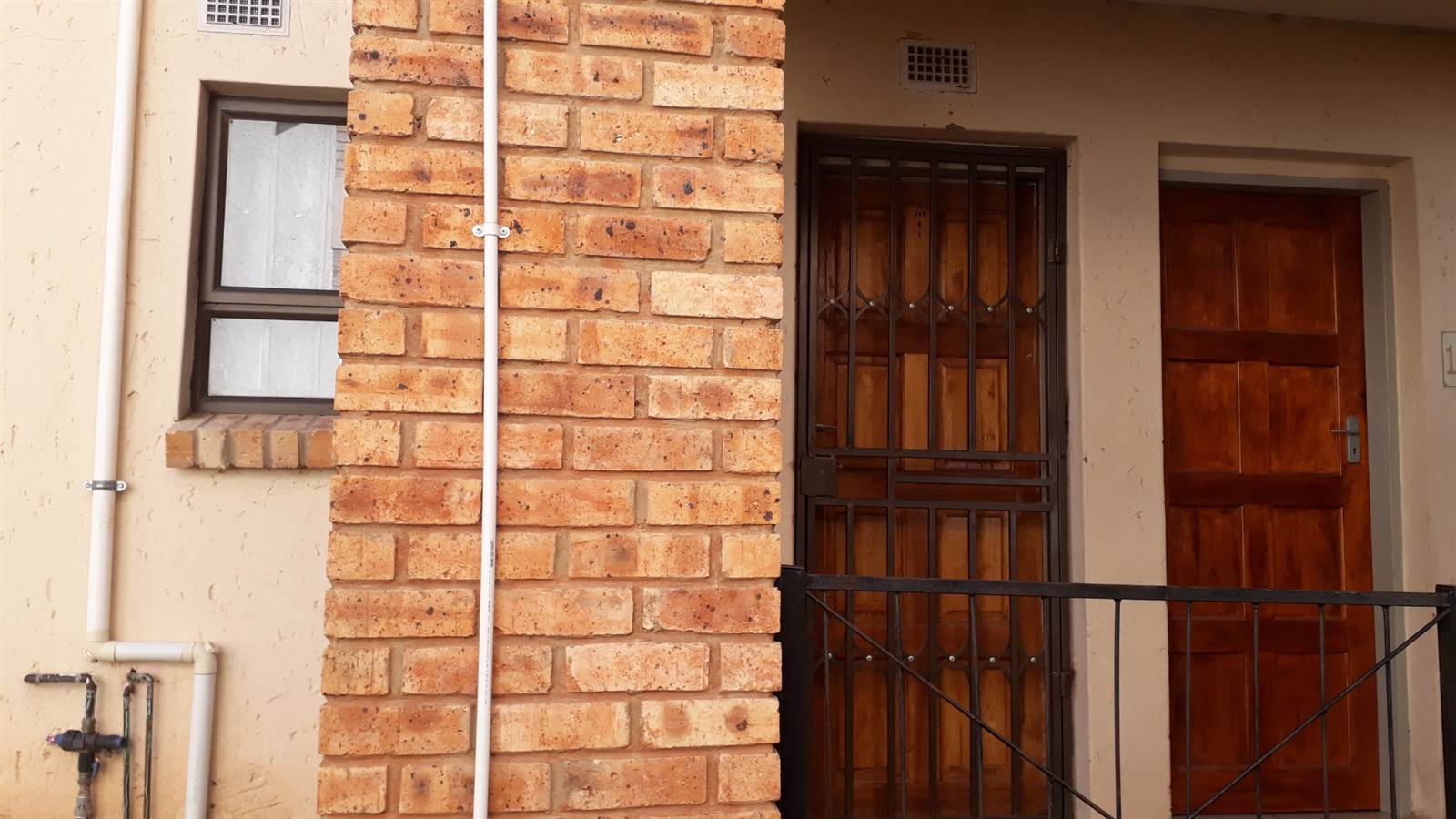2 Bed Apartment in Grobler Park photo number 10
