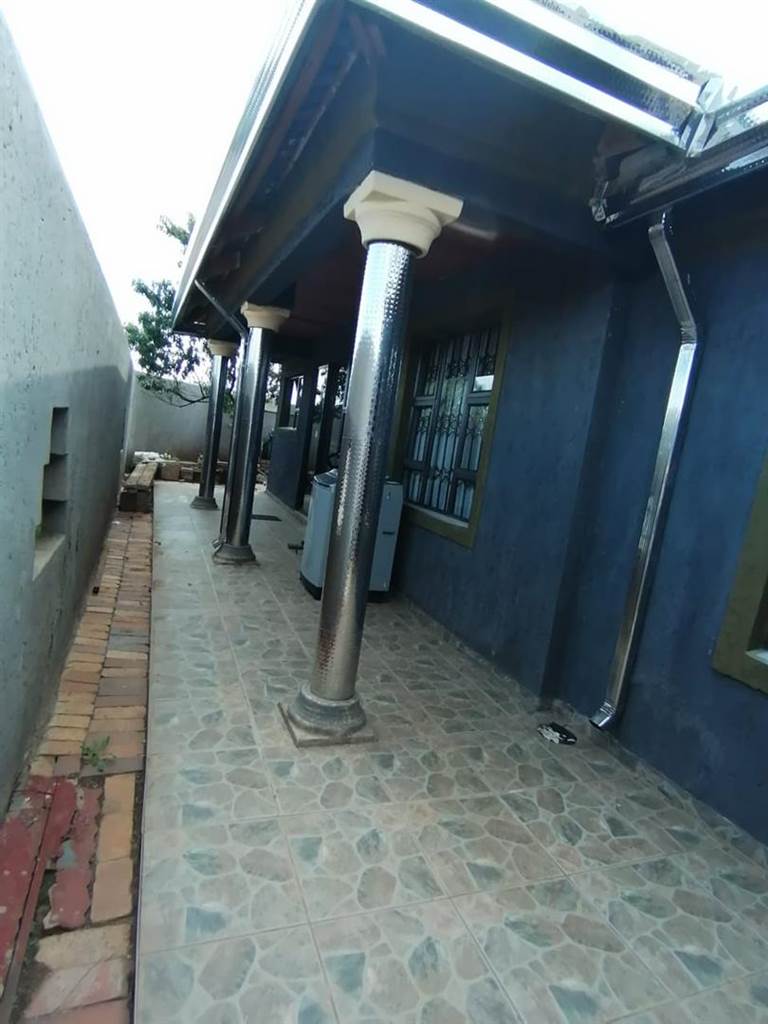 3 Bed House in Johannesburg Central and CBD photo number 1