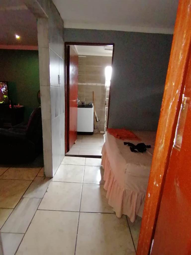 3 Bed House in Johannesburg Central and CBD photo number 10