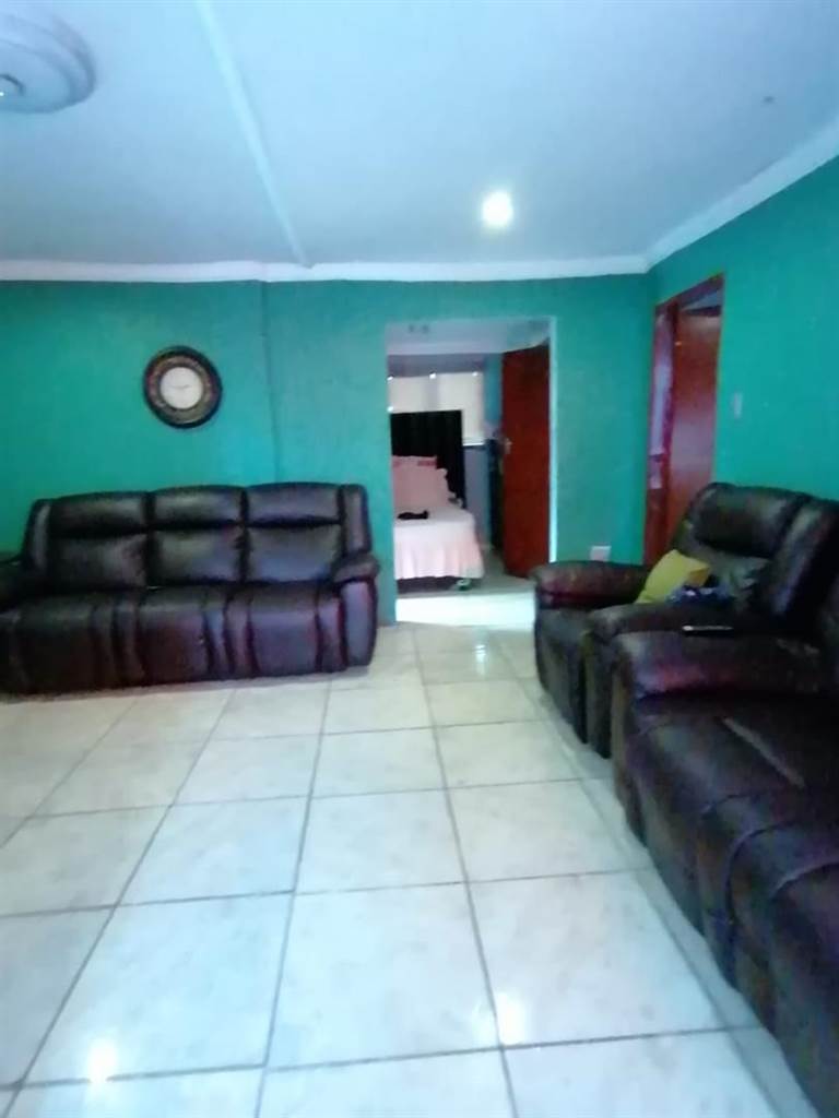 3 Bed House in Johannesburg Central and CBD photo number 4