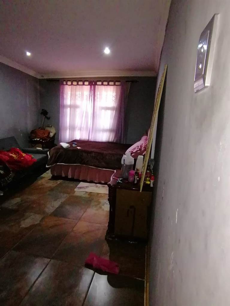 3 Bed House in Johannesburg Central and CBD photo number 11
