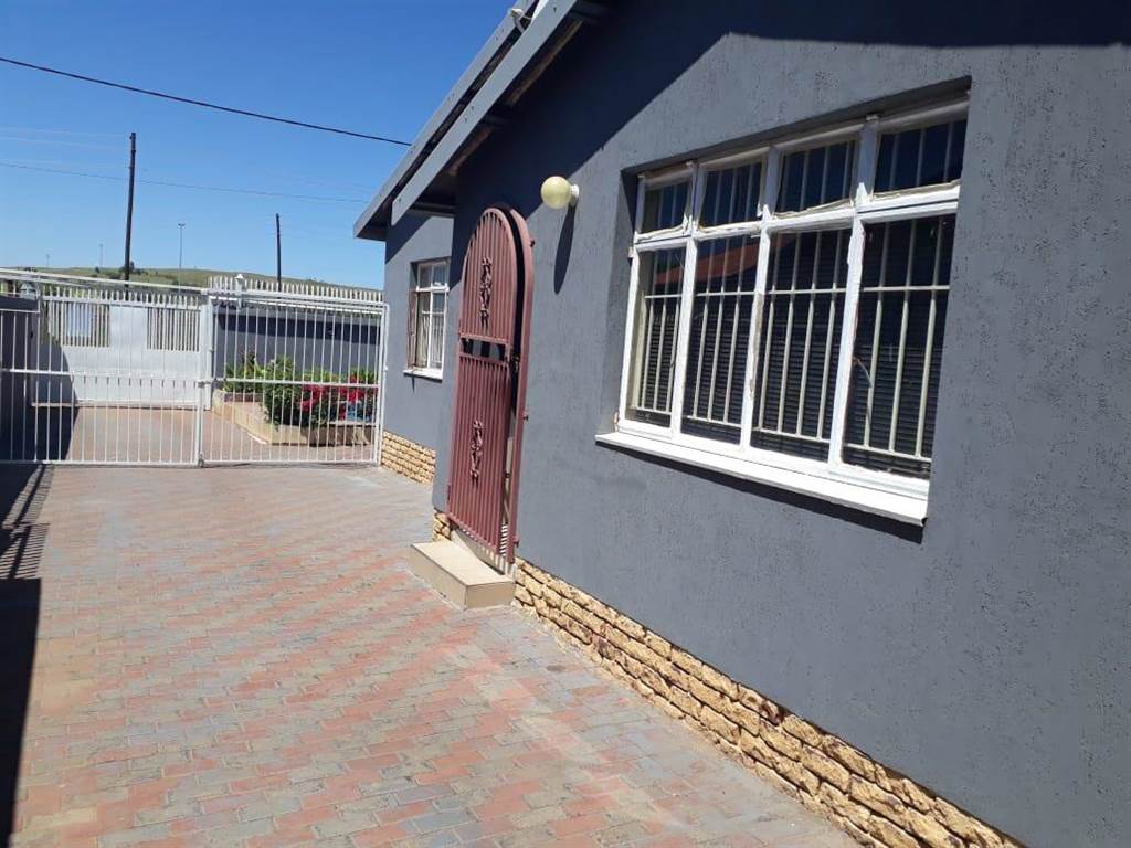 2 Bed House in Laudium photo number 4
