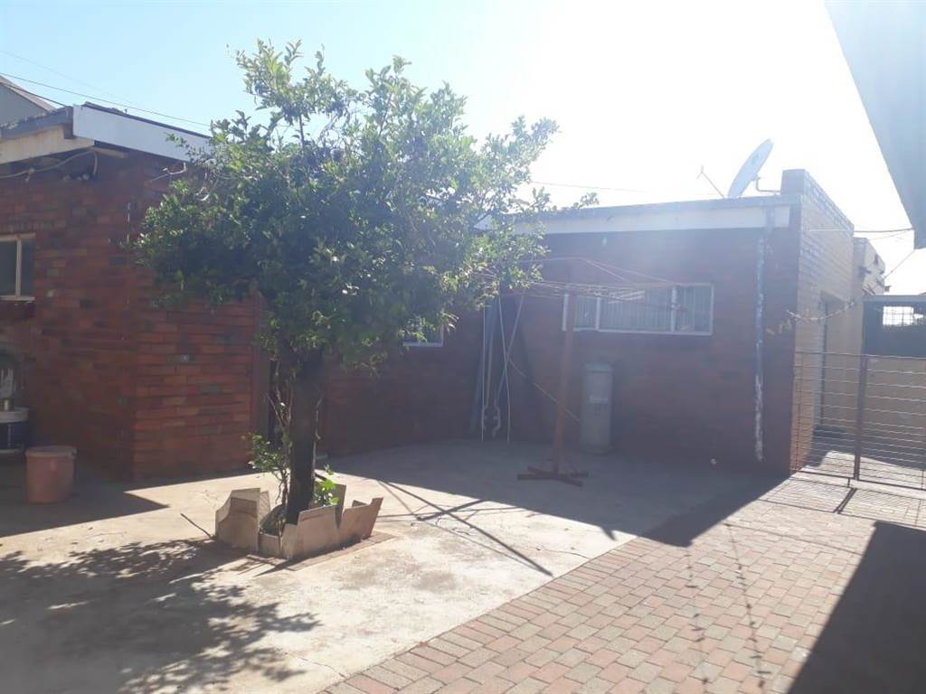 2 Bed House in Laudium photo number 8