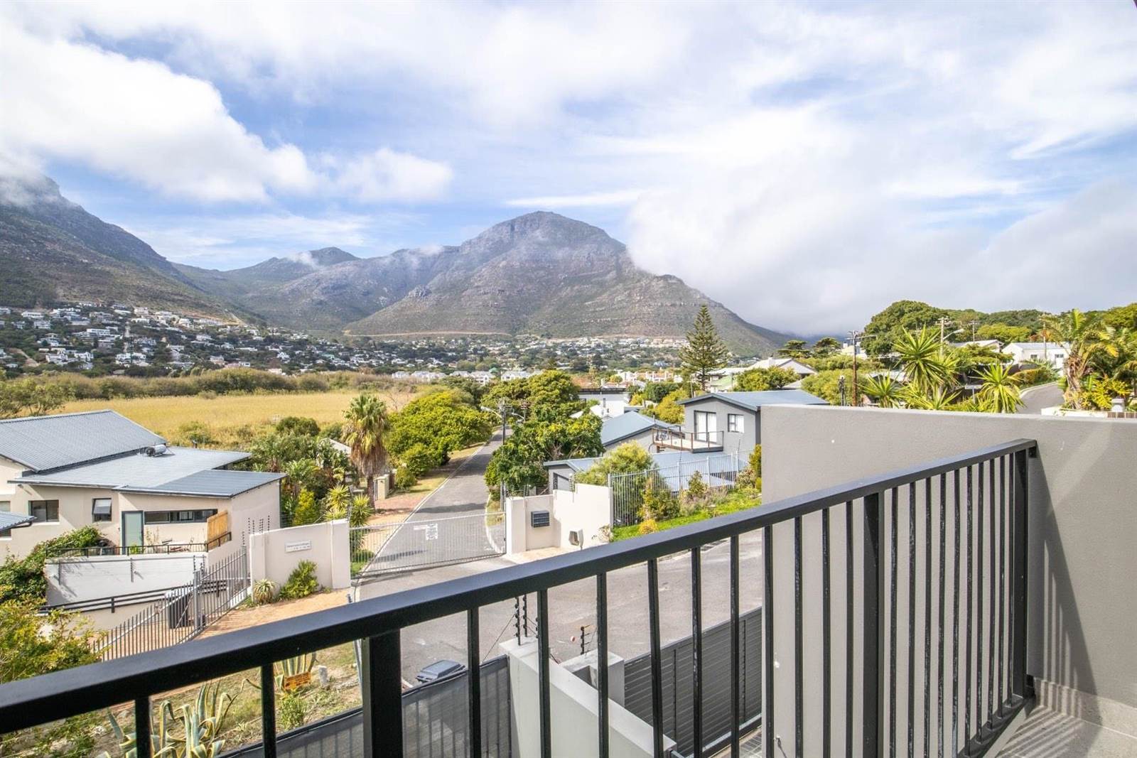 3 Bed Townhouse in Hout Bay and surrounds photo number 15