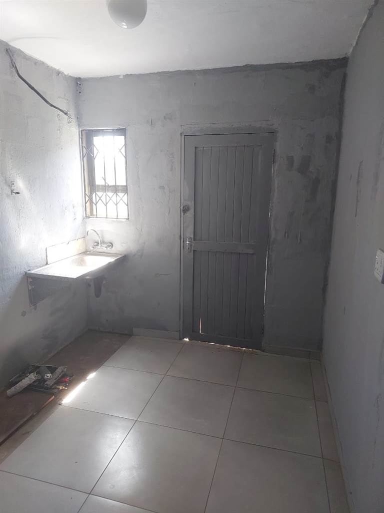 3 Bed Duplex in Esikhawini photo number 6