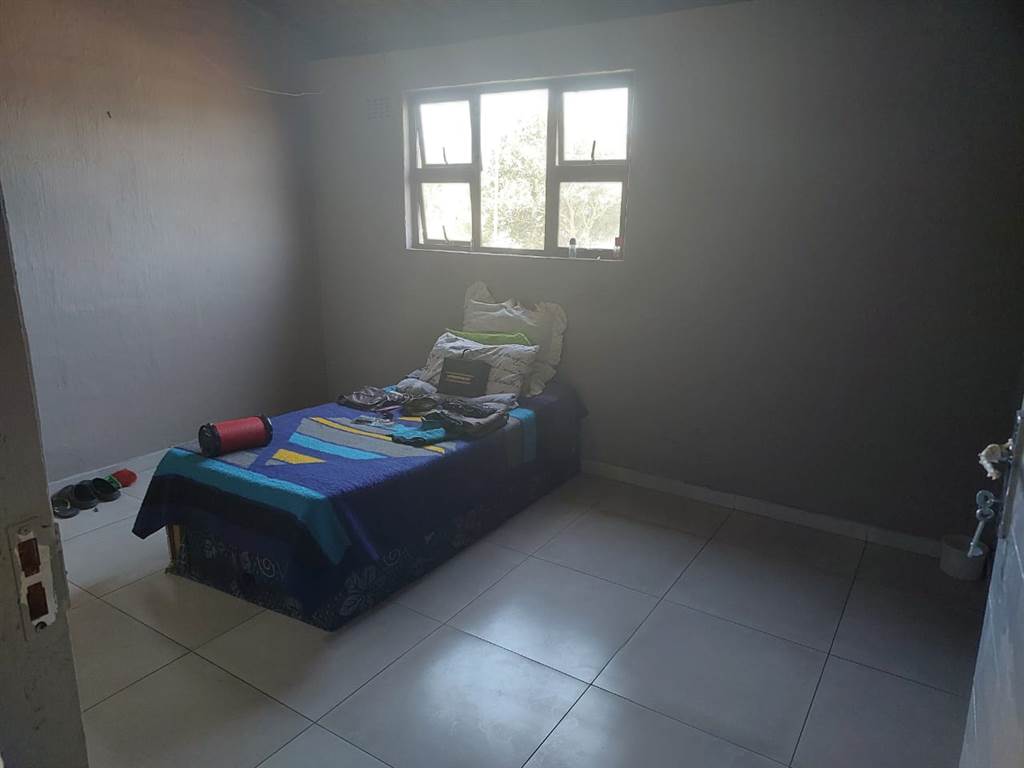 3 Bed Duplex in Esikhawini photo number 4