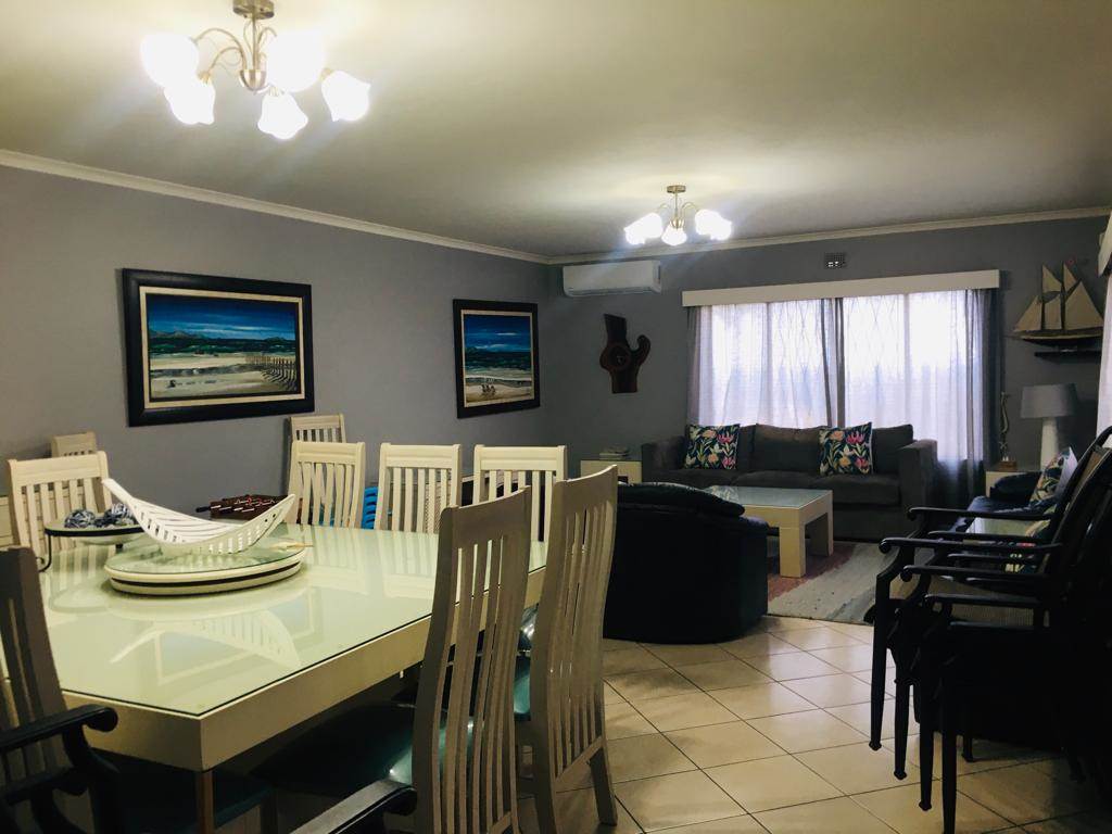 5 Bed Townhouse in Scottburgh Central photo number 4