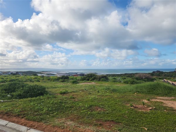 1052 m² Land available in Stilbaai