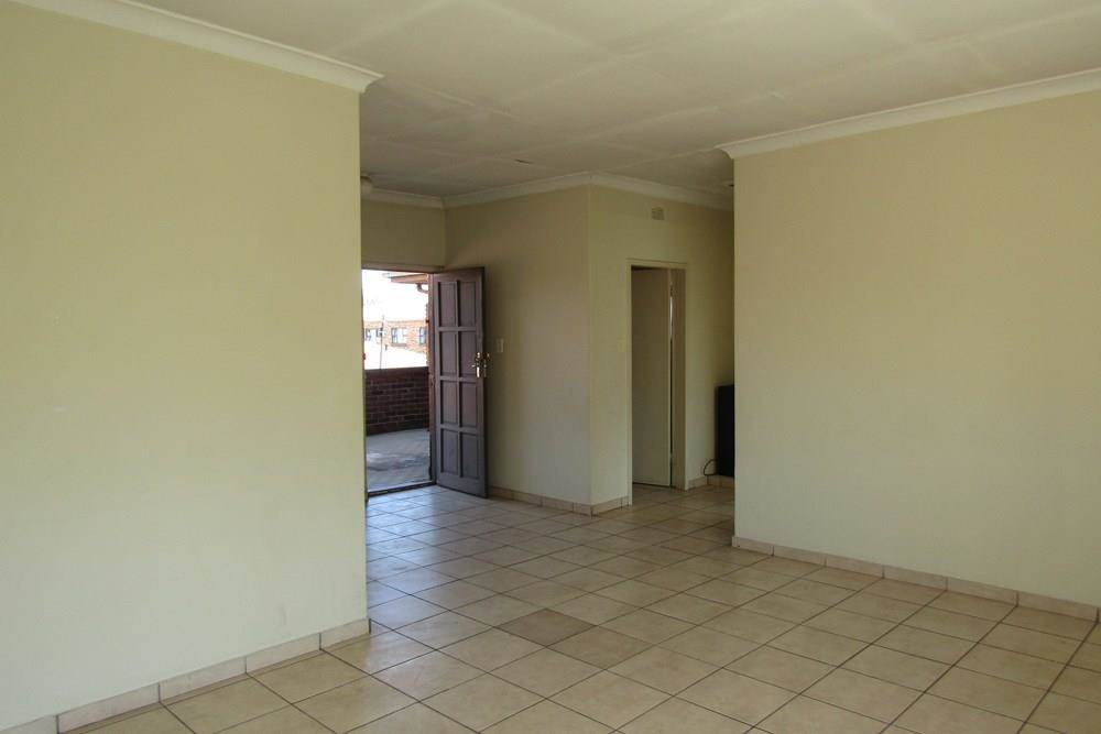 1 Bed Apartment in Turffontein photo number 4