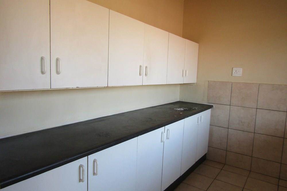 1 Bed Apartment in Turffontein photo number 5
