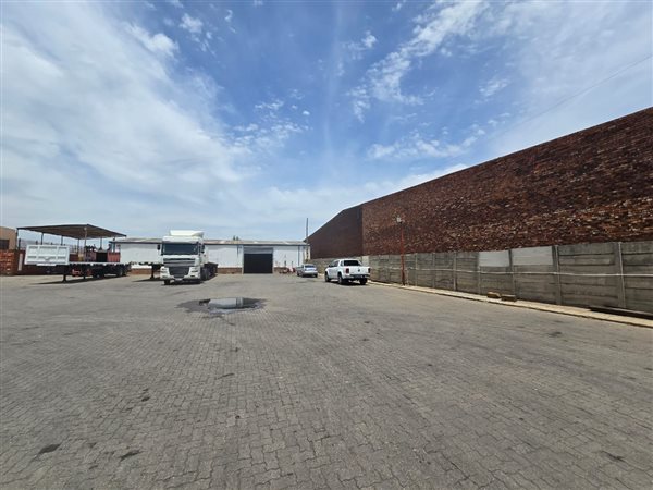 800  m² Industrial space