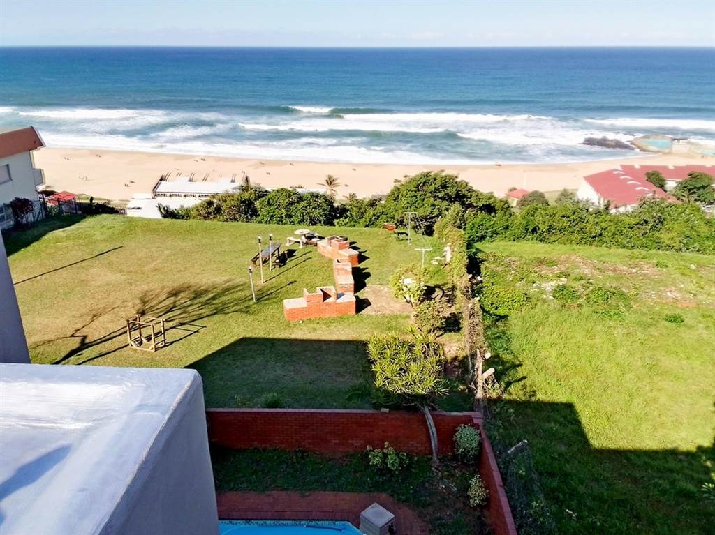 1600  m² Commercial space in Amanzimtoti photo number 2