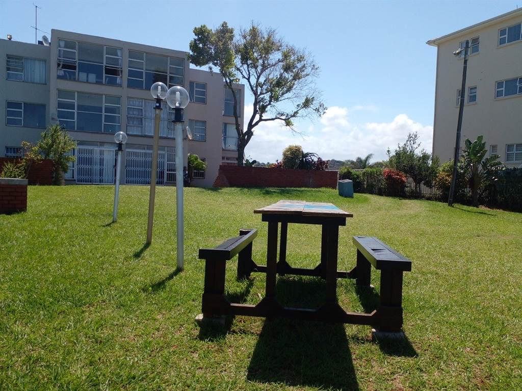 1600  m² Commercial space in Amanzimtoti photo number 11