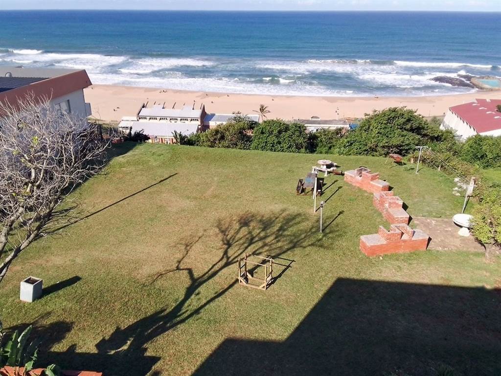 1600  m² Commercial space in Amanzimtoti photo number 3