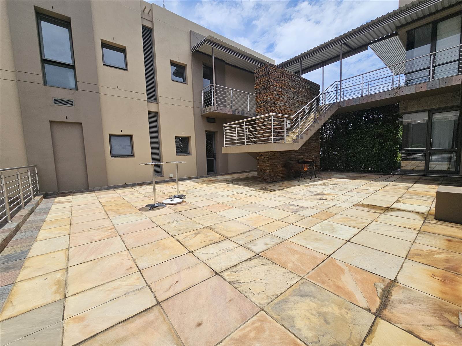 1073  m² Commercial space in Bryanston photo number 1