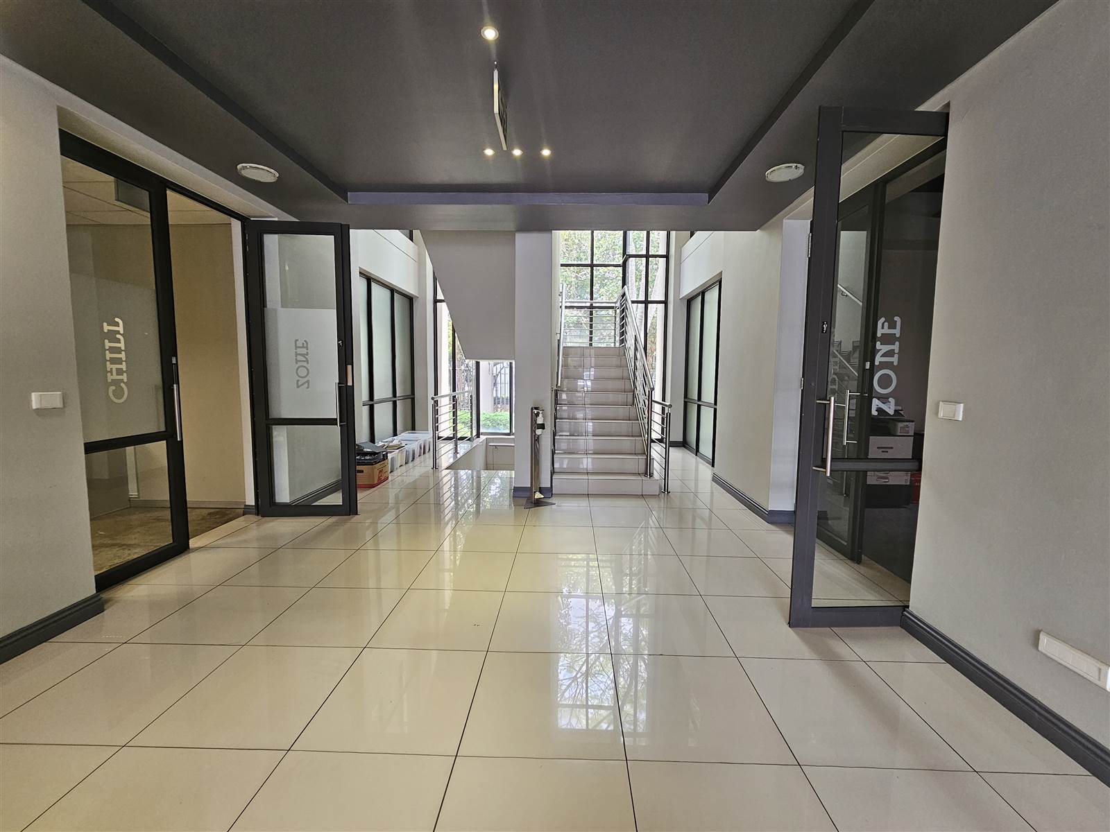 1073  m² Commercial space in Bryanston photo number 2