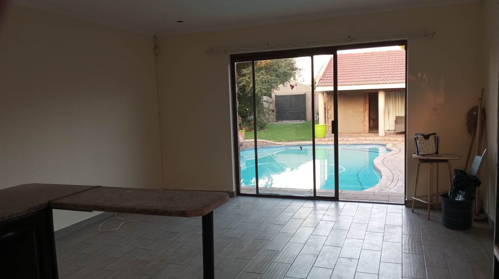 2 Bed Apartment in Sunward Park photo number 4