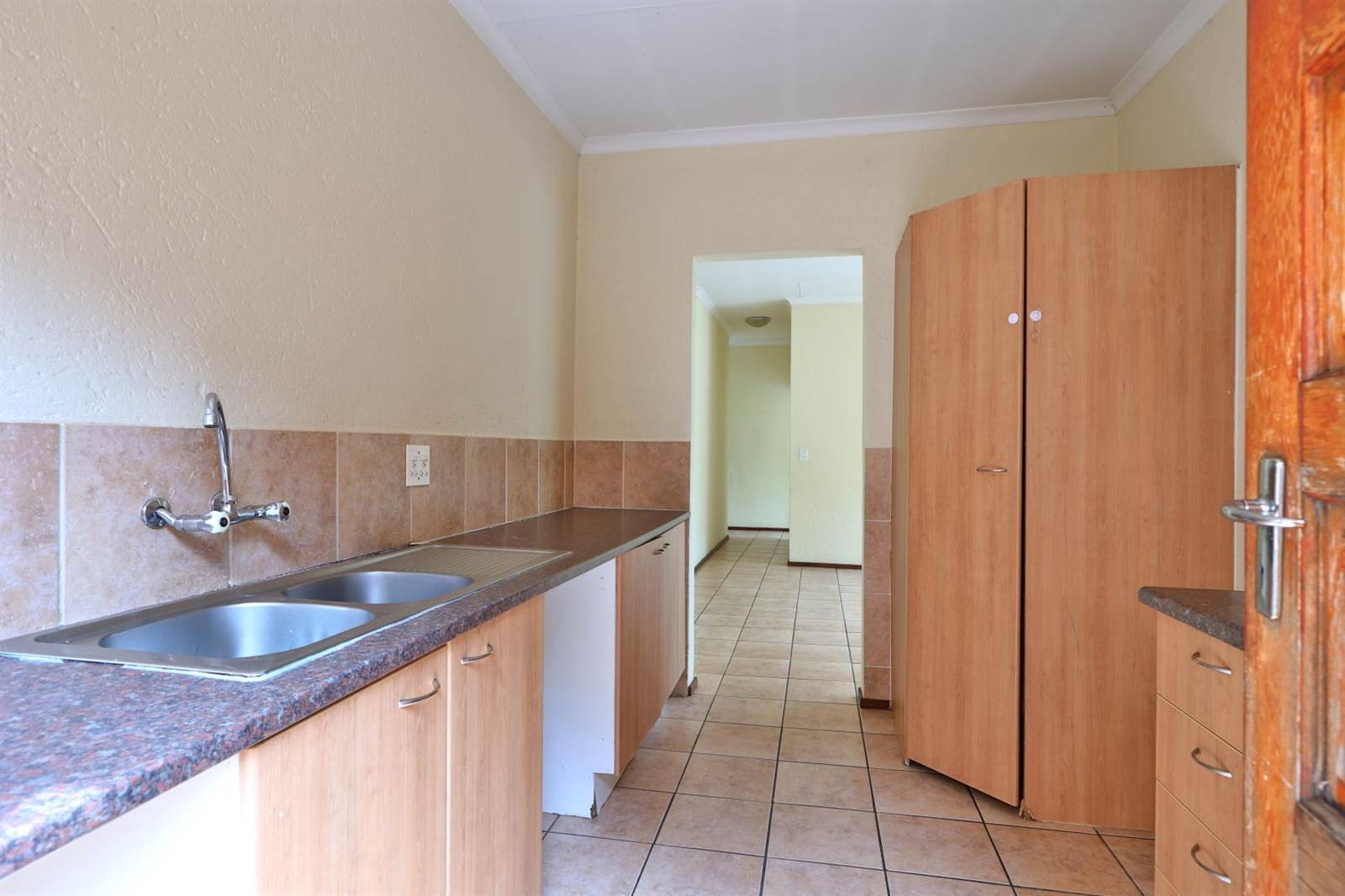 3 Bed Townhouse in Kyalami Hills photo number 6