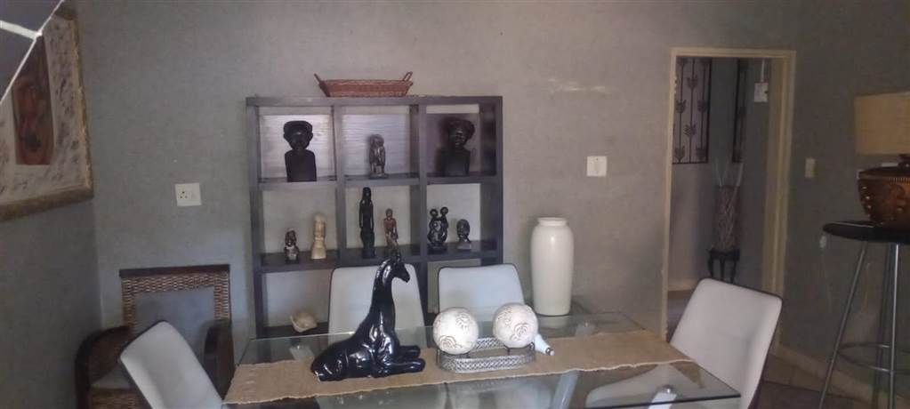 4 Bed House in Rustenburg North photo number 8