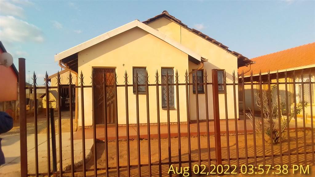 2 Bed House in Stilfontein photo number 3