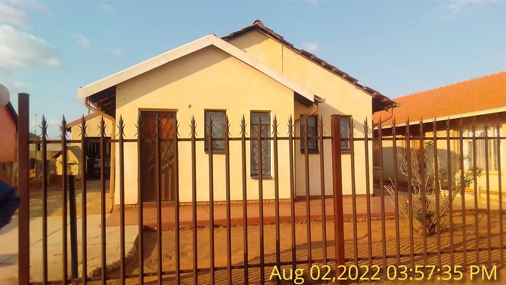 2 Bed House in Stilfontein photo number 1