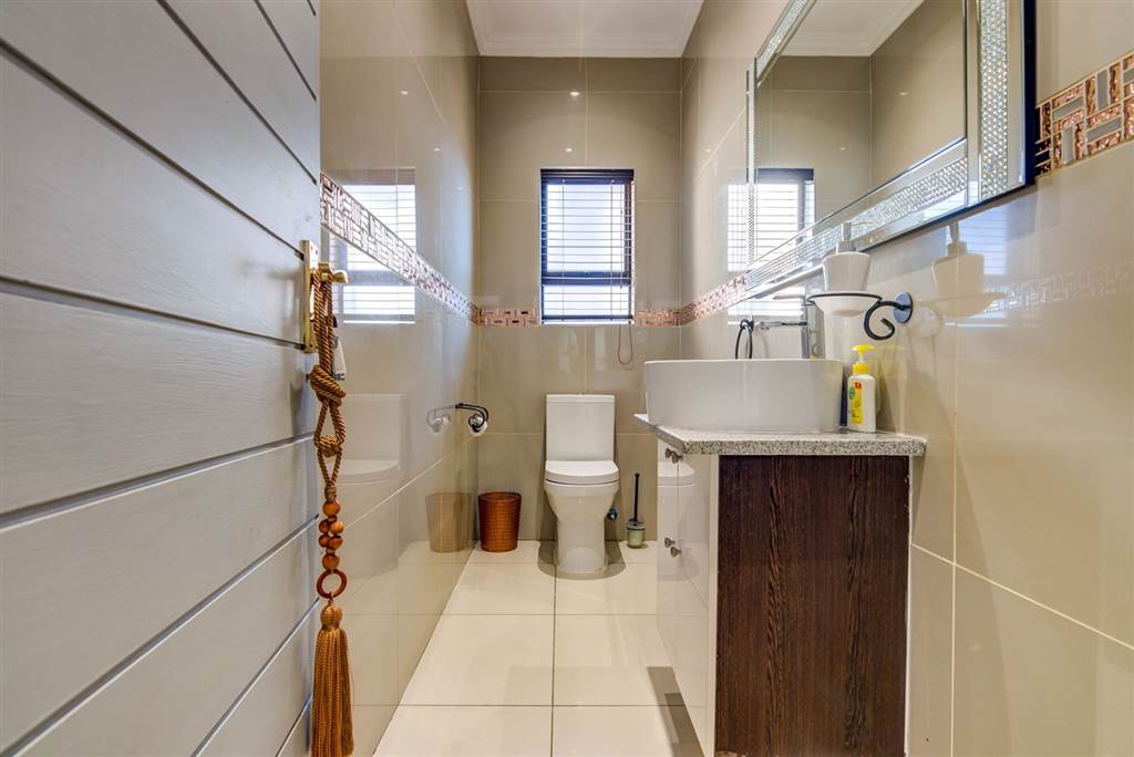 3 Bed House in Glen Marais photo number 9