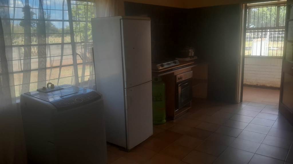 3 Bed Flat in Randfontein photo number 8