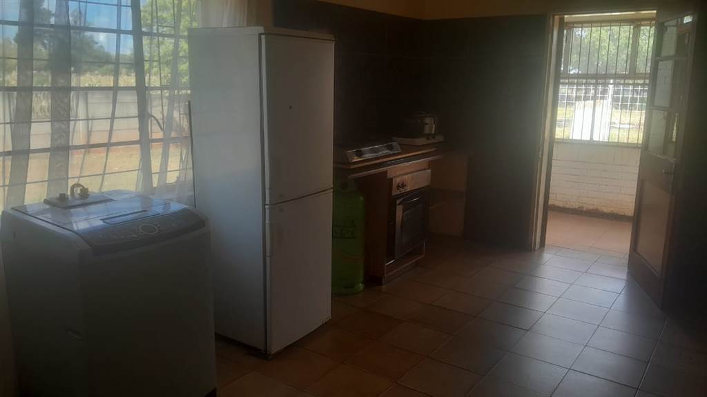 3 Bed Flat in Randfontein photo number 10