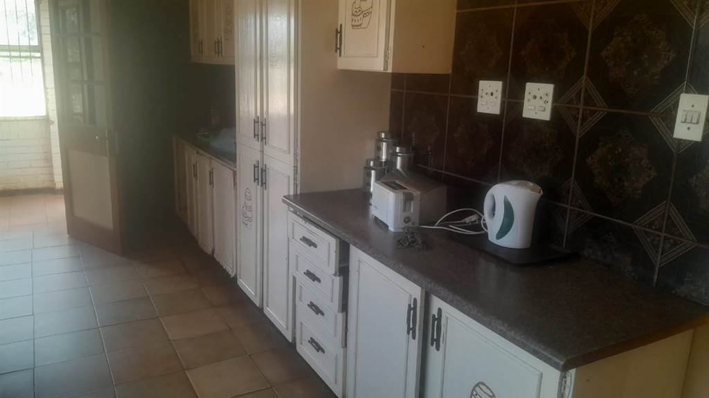 3 Bed Flat in Randfontein photo number 7