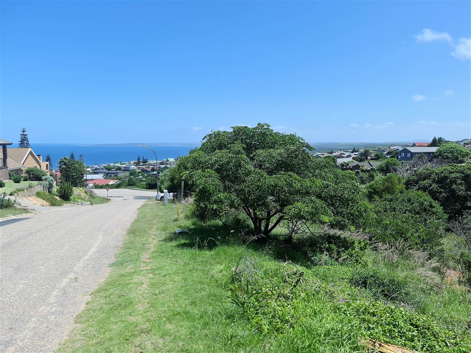 750 m² Land available in Dana Bay photo number 1