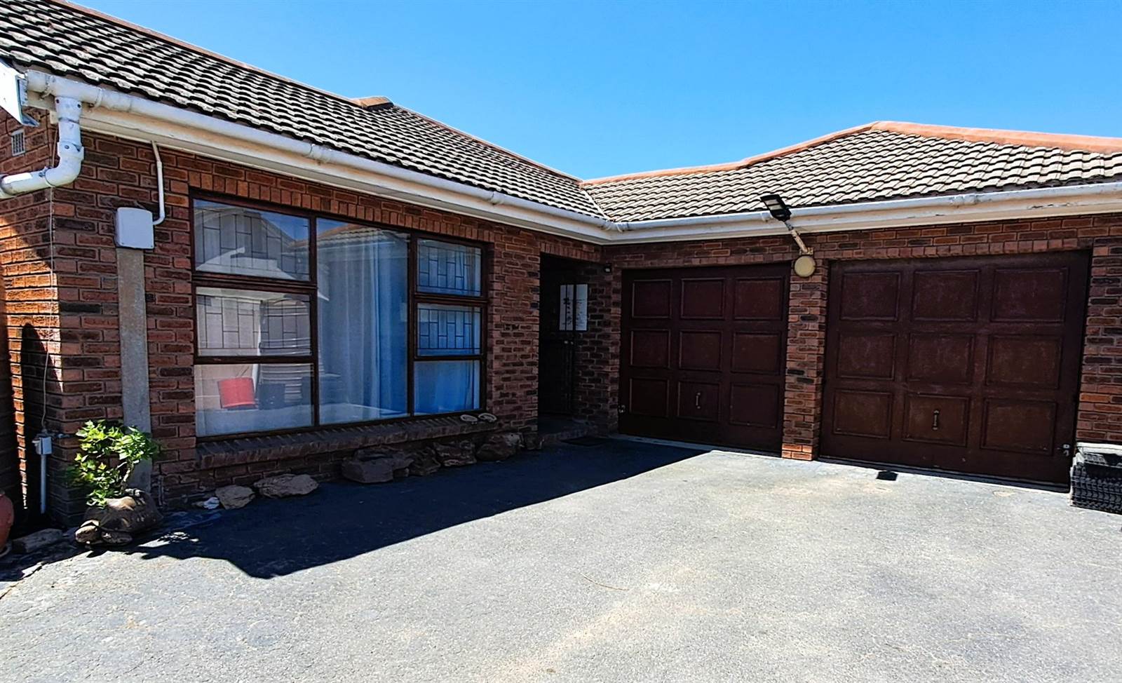 3 Bed House in Bracken Heights photo number 1