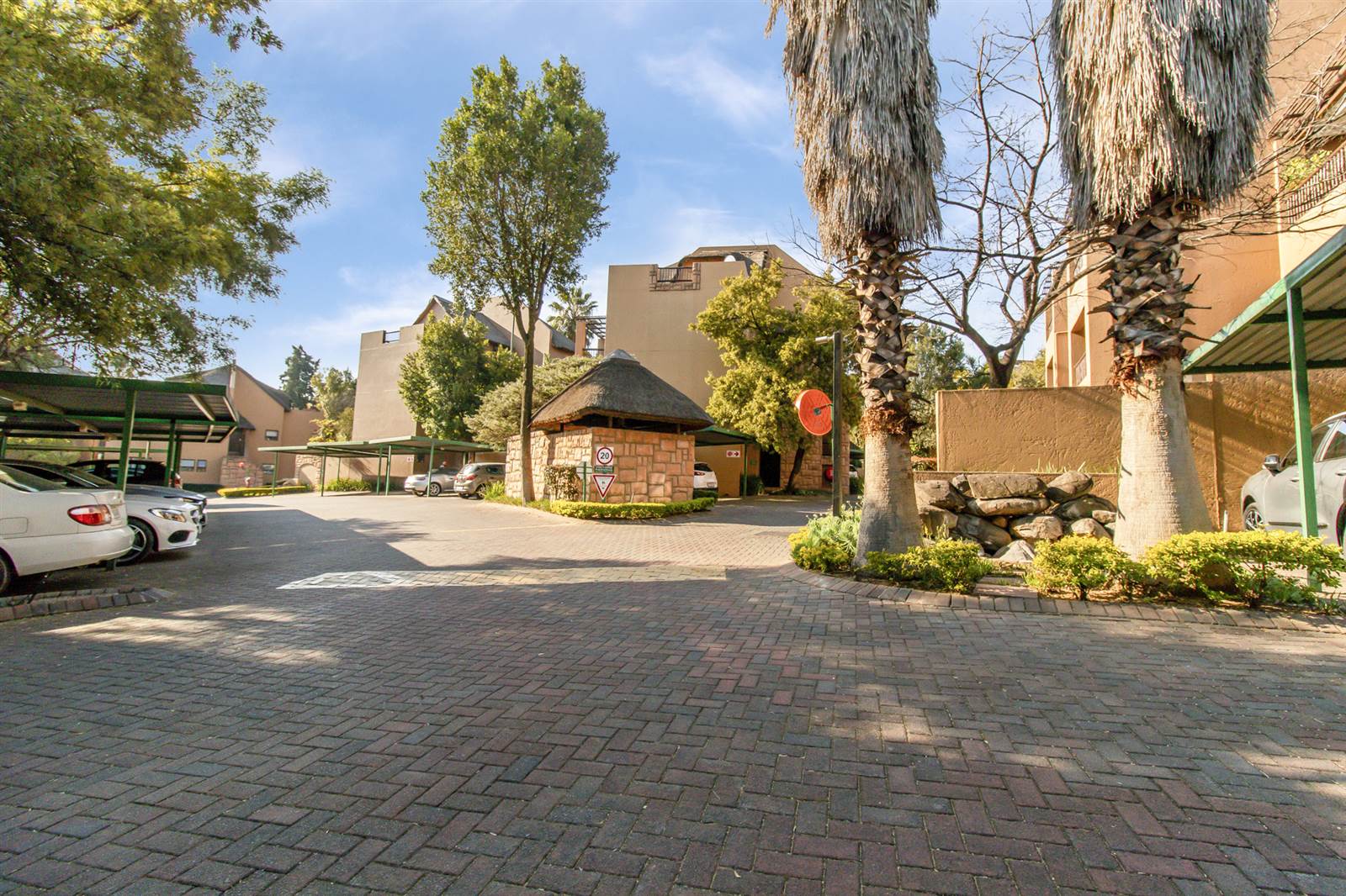 2 Bed Apartment in Douglasdale photo number 22