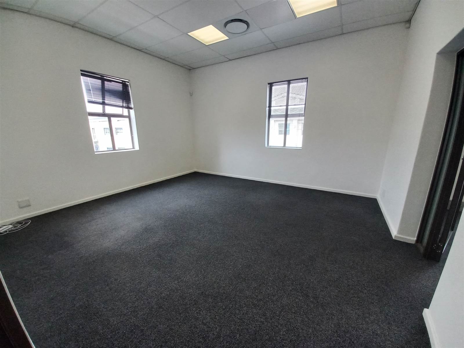 150  m² Commercial space in Century City photo number 8