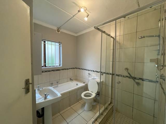 1 Bed Apartment in Illovo photo number 13