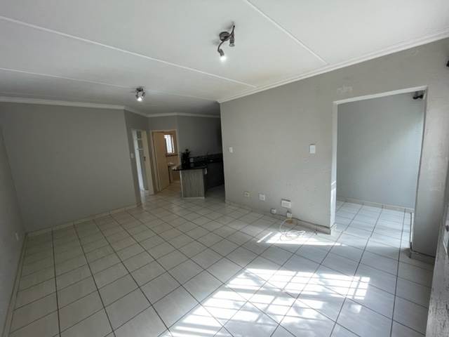 1 Bed Apartment in Illovo photo number 7