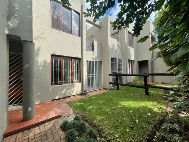 1 Bed Apartment in Illovo photo number 1