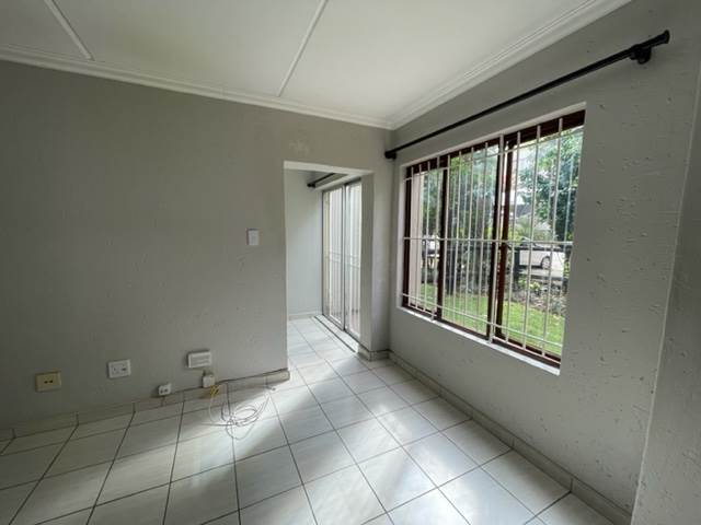 1 Bed Apartment in Illovo photo number 8