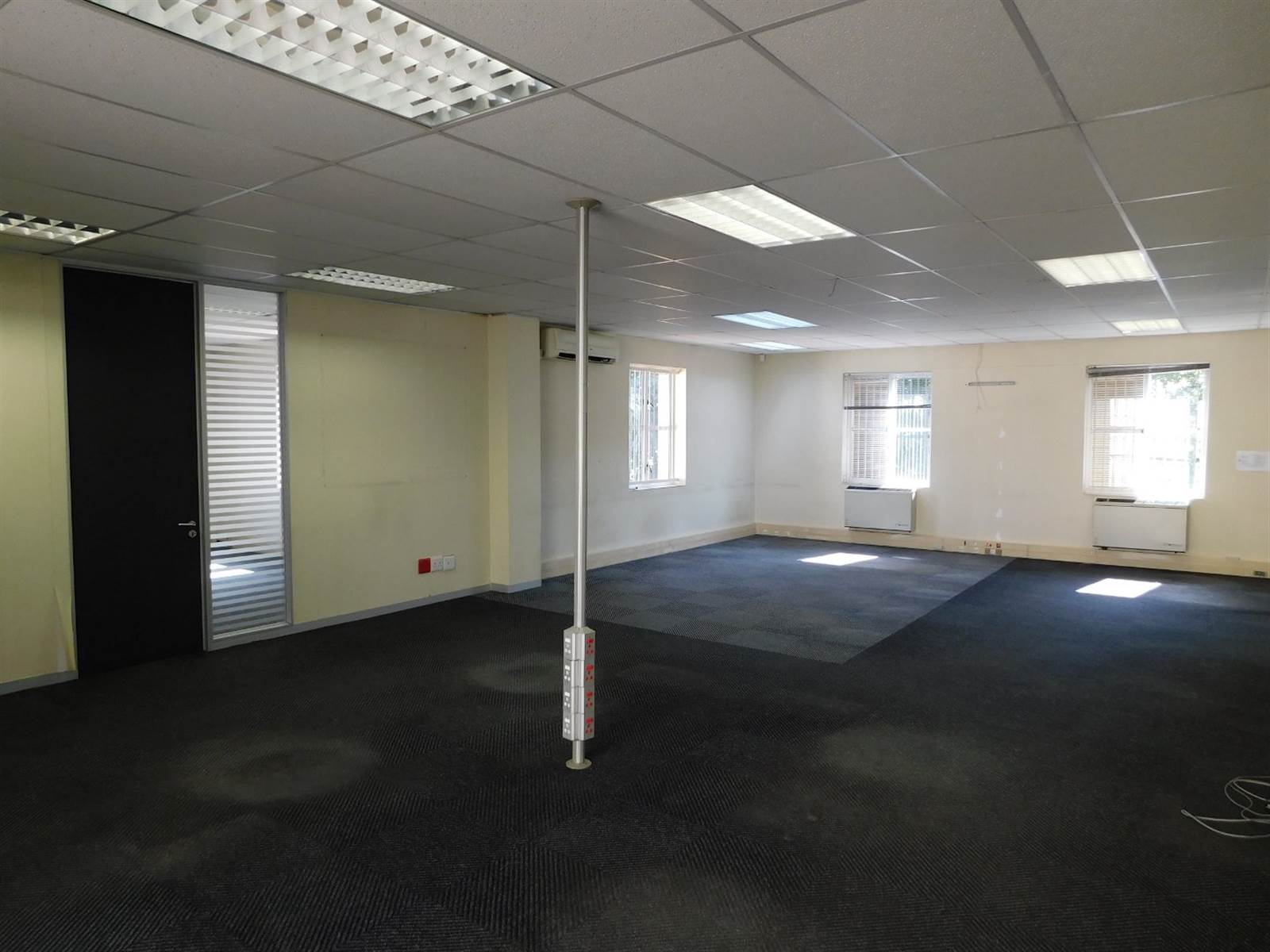 225  m² Office Space in Hyde Park photo number 3